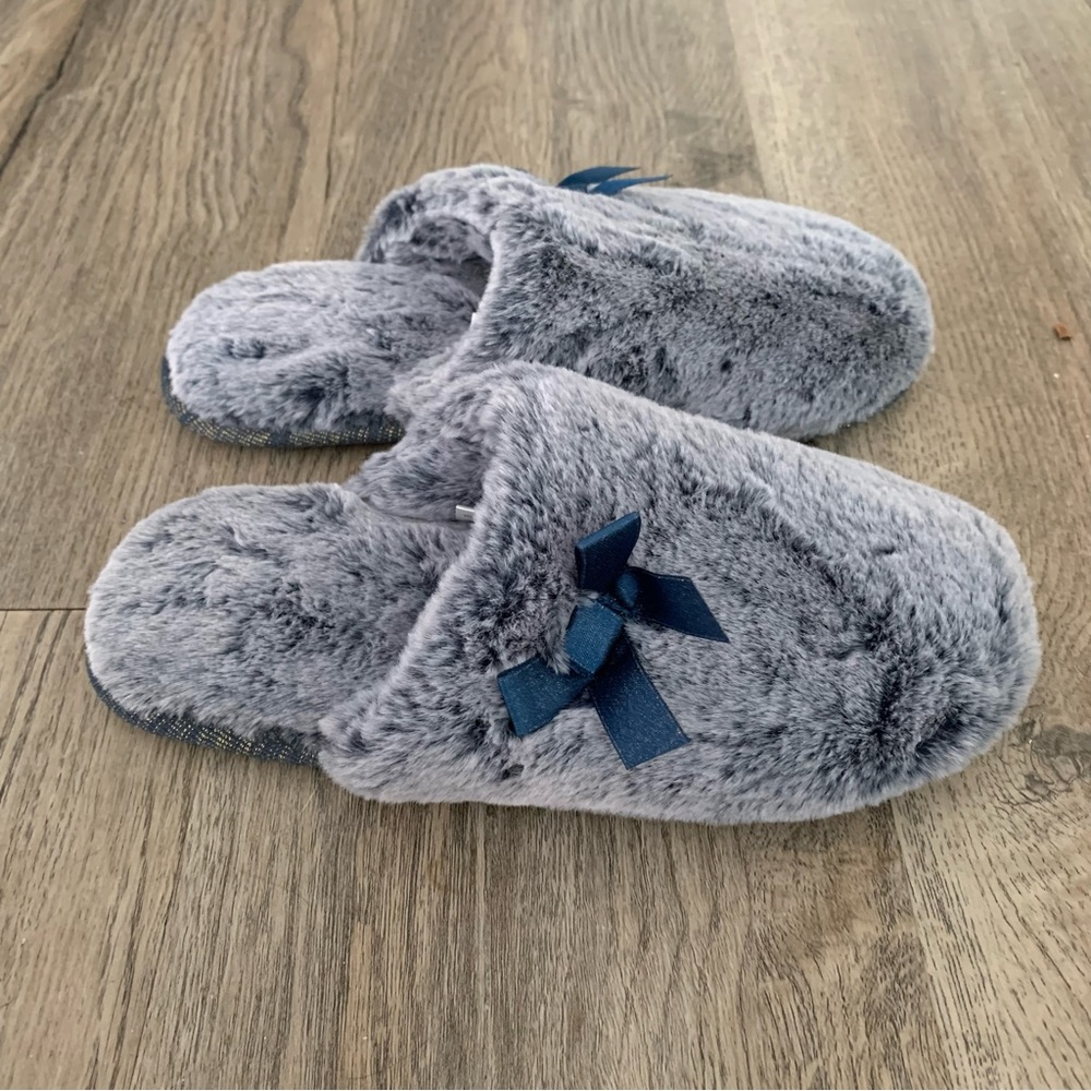 Toasties by Totes Blue Slippers Womenโs M 7 / 8 super soft slip on warm